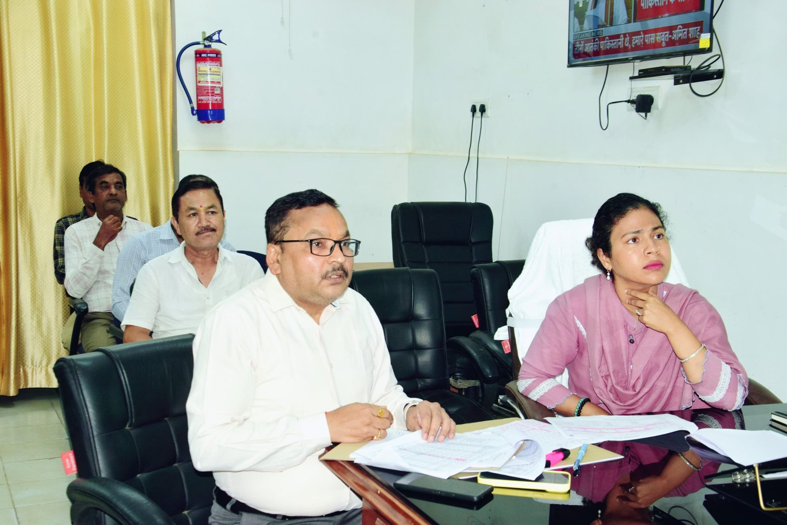 डीएम ने की राजस्व न्यायालयों में लंबित वादों की वर्चुअल समीक्षा, अफसरों को दिए निर्देश | New India Times