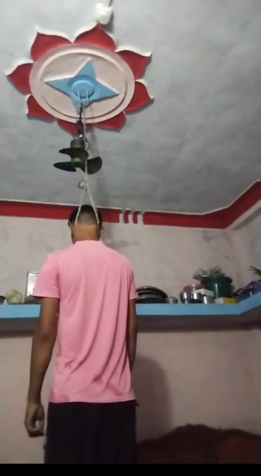 इंस्टाग्राम पर लाइव आकर युवक ने की आत्महत्या, छतरपुर की यूट्यूबर पर परिजनों ने लगाए गंभीर आरोप | New India Times