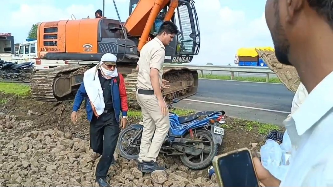 बंडा सागर मार्ग पर दर्दनाक हादसा, ट्रक की चपेट में आने से एक व्यक्ति की मौत | New India Times