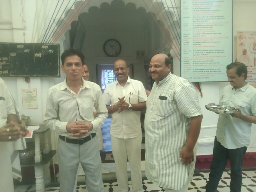 झाबुआ श्री संघ को चातुर्मास अवसर पर आमंत्रण देने पहुंचे टांडा श्री संघ के पदाधिकारी | New India Times