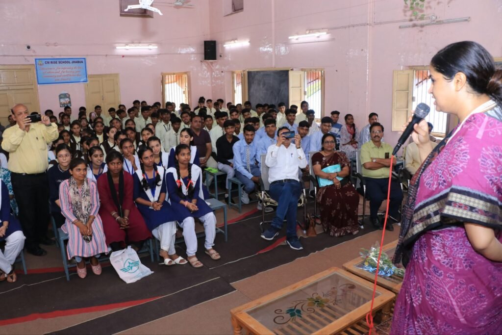 झाबुआ कलेक्टर ने महिला एवं बाल विकास तथा स्वास्थ्य विभाग के अधिकारियों के साथ की बैठक | New India Times