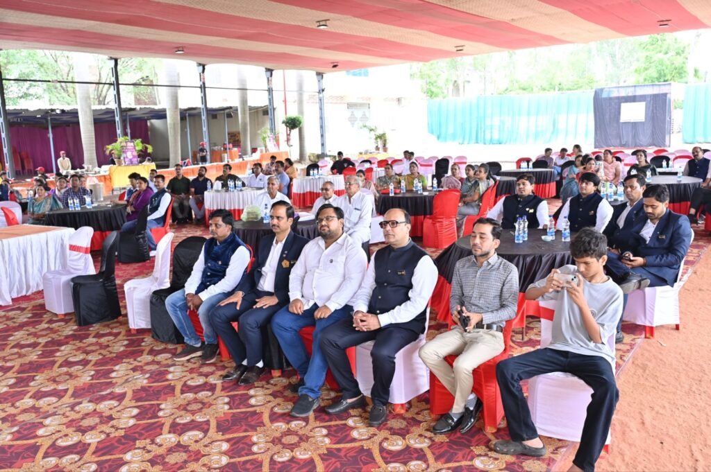 पेटलावद रोटरी क्लब न्यू का अधिष्ठापन समारोह संपन्न, अध्य्क्ष पदम मेहता सहित पूरी कार्यकारिणी ने ली सेवा की शपथ | New India Times