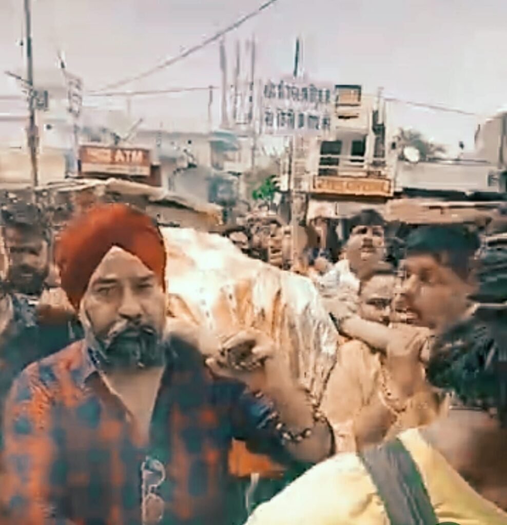 जबलपुर मस्जिद विवाद फिर गरमाया: कोर्ट केस के बीच कलेक्टर के खिलाफ हिंदू संगठनों का प्रदर्शन | New India Times