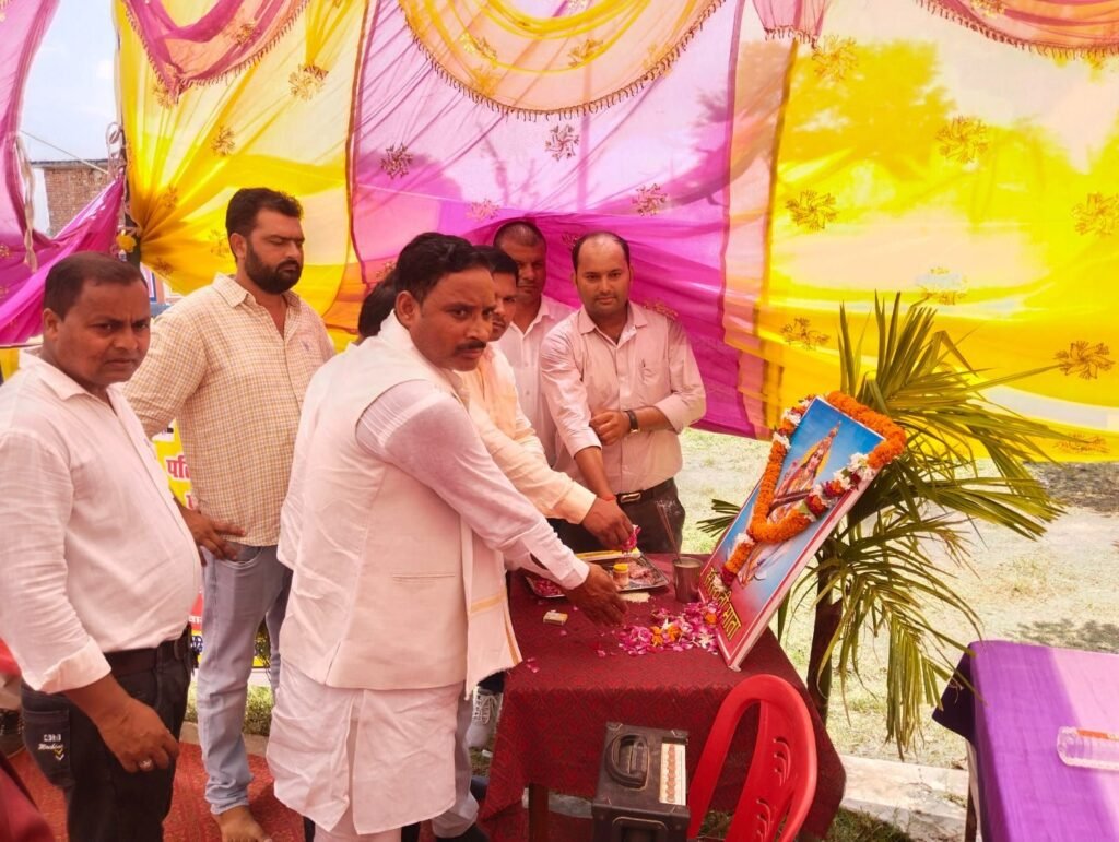 संचारी रोग और शिक्षा जागरूकता को लेकर धनगढ़वा में निकाली गई जनजागरूकता रैली 5 संचारी रोग और शिक्षा जागरूकता को लेकर धनगढ़वा में निकाली गई जनजागरूकता रैली | New India Times