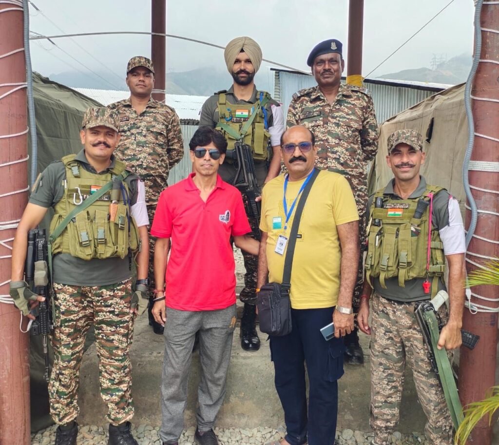 बाबा अमरनाथ और वैष्णोदेवी दर्शन कर लौटे श्रद्धालु, लगाए भारत माता के जयकारे 3 बाबा अमरनाथ और वैष्णोदेवी दर्शन कर लौटे श्रद्धालु, लगाए भारत माता के जयकारे | New India Times