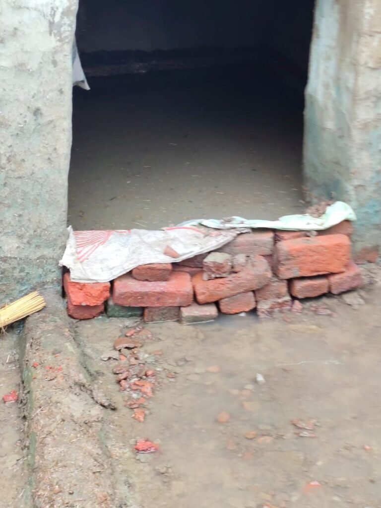 खजुरी सुखनंदन में भारी बारिश से घरों में घुसा पानी, सरपंच ने चलाया रेस्क्यू अभियान | New India Times