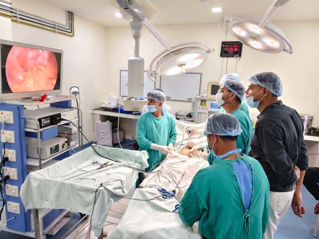 झाबुआ जिला अस्पताल में चिकित्सा इतिहास: पहली बार सफलतापूर्वक हुई लैप्रोस्कोपिक एपेंडेक्टोमी | New India Times