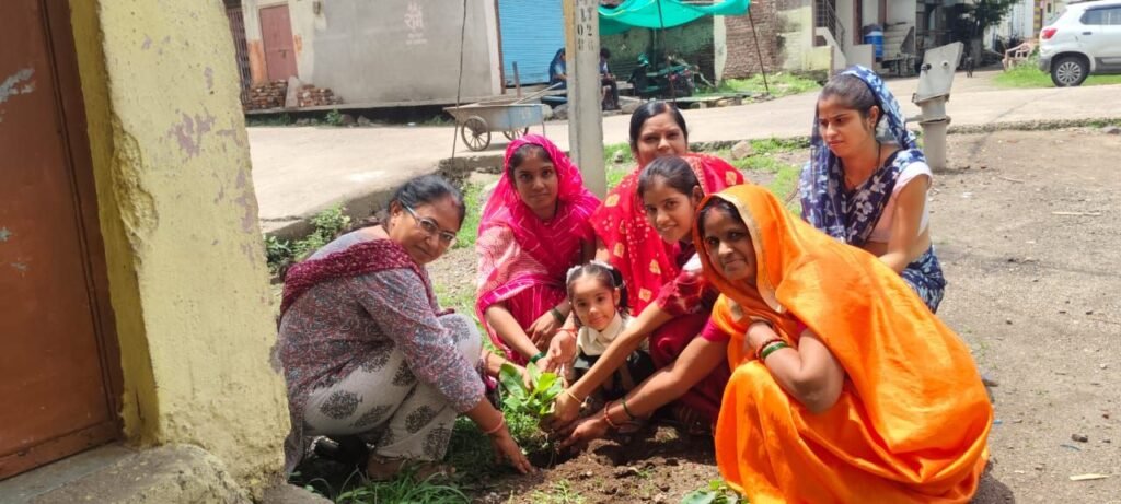 मातृधरा अभियान के तहत आंगनवाड़ी केन्द्रों पर विशेष मंगल दिवस, बच्चों ने किया वृक्षारोपण और सीखा पर्यावरण संरक्षण का महत्व | New India Times