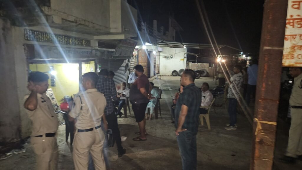 देवरी में खाद की कालाबाजारी का भंडाफोड़: 848 बोरियों सहित गोदाम सील, प्रशासन ने मारा छापा | New India Times