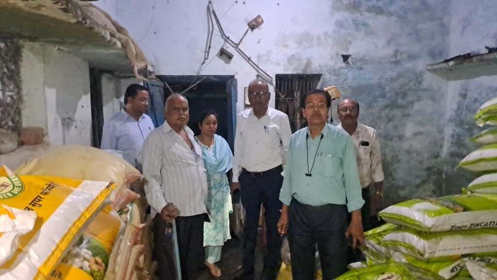 देवरी में खाद की कालाबाजारी का भंडाफोड़: 848 बोरियों सहित गोदाम सील, प्रशासन ने मारा छापा | New India Times