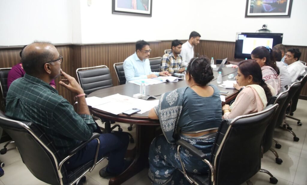 प्राकृतिक आपदा राहत प्रकरणों के शीघ्र निराकरण के निर्देश, आरसीएमएस पोर्टल की संभागीय समीक्षा बैठक सम्पन्न | New India Times