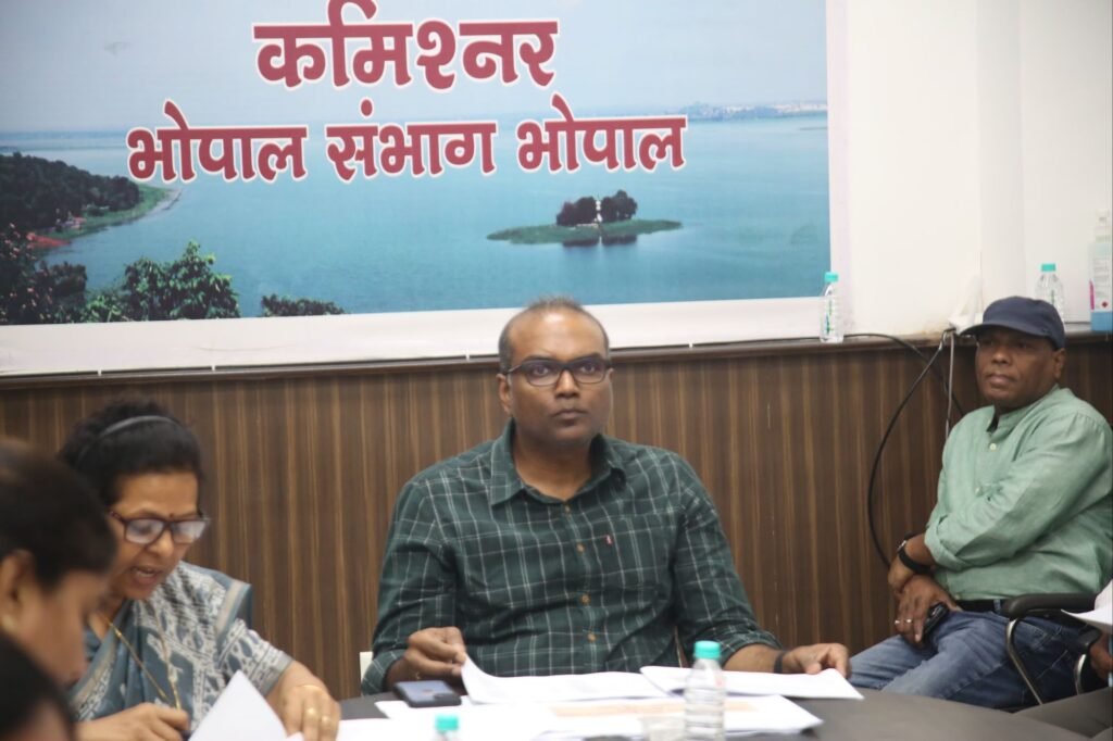 प्राकृतिक आपदा राहत प्रकरणों के शीघ्र निराकरण के निर्देश, आरसीएमएस पोर्टल की संभागीय समीक्षा बैठक सम्पन्न | New India Times