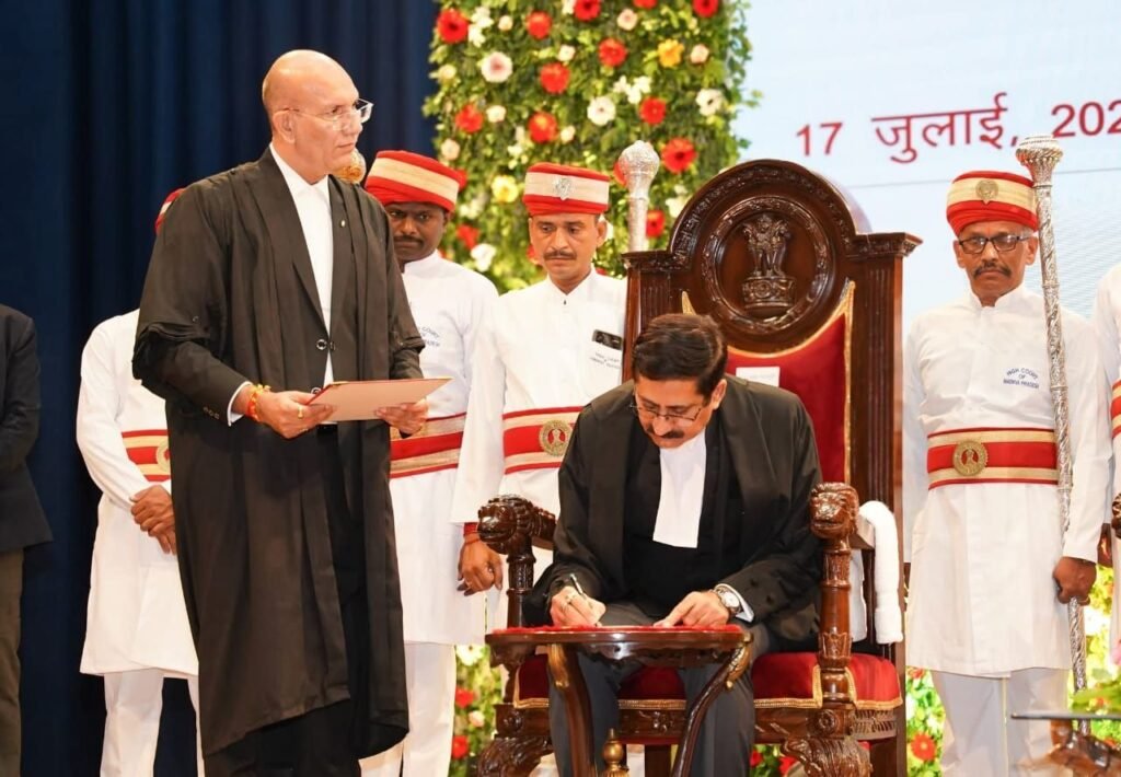 जस्टिस संजीव सचदेवा ने मध्य प्रदेश उच्च न्यायालय के मुख्य न्यायाधीश पद की ली शपथ | New India Times