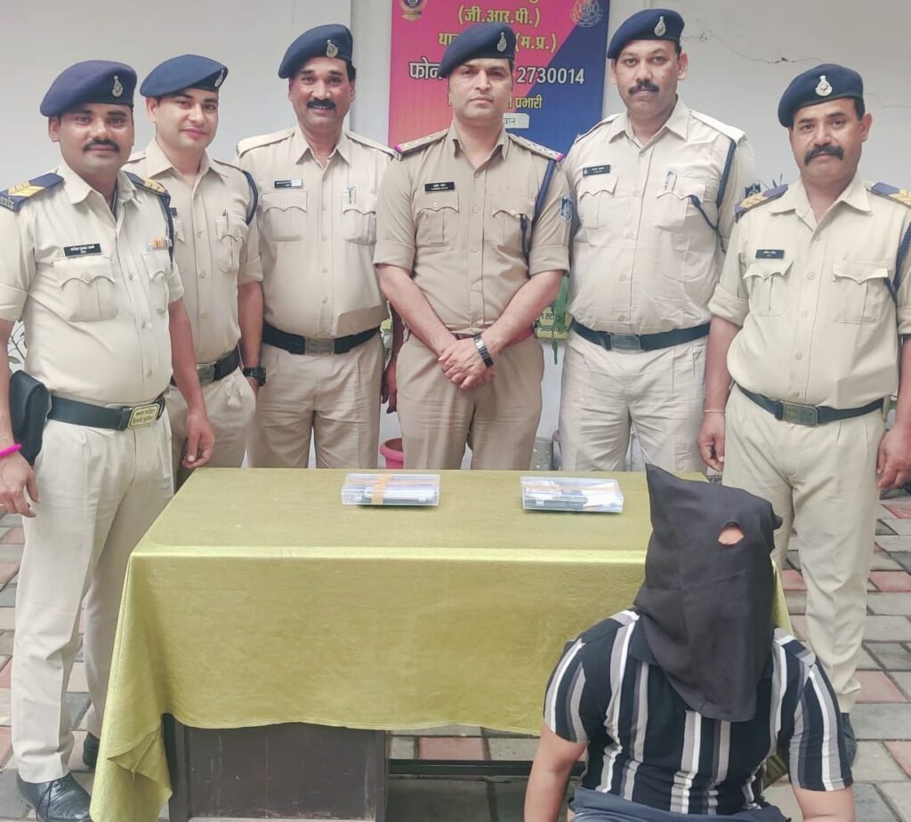 6 घंटे में खुलासा: हत्या का आरोपी ट्रेन में चोरी करते गिरफ्तार, 1.56 लाख का सामान बरामद, भोपाल जीआरपी की तेज़ कार्रवाई, CCTV से पहचान, नशा छोड़ने की दिलाई शपथ | New India Times