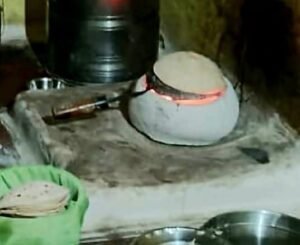 हीटर से खाना पकाते पकड़ी गई महिलाएं, दर्जनों हीटर जब्त, बिजली चोरी पर बड़ी कार्रवाई | New India Times