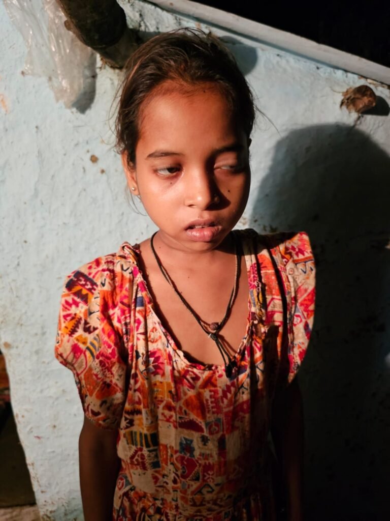 आधी रात स्टेशन पर मिली मासूम, दिल्ली से अकेले पहुंची दमोह, पुलिस ने निभाया इंसानियत का फ़र्ज़ 2 आधी रात स्टेशन पर मिली मासूम, दिल्ली से अकेले पहुंची दमोह, पुलिस ने निभाया इंसानियत का फ़र्ज़ | New India Times