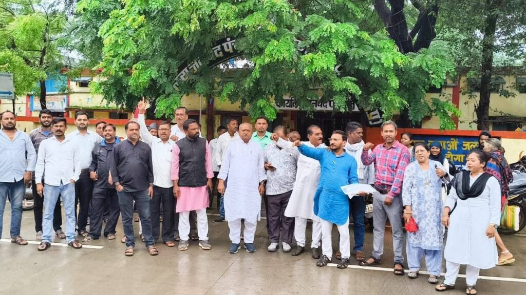 पांढुरना में खाद-यूरिया की समस्या को लेकर कांग्रेस ने SDM को सौंपा ज्ञापन, विधायक निलेश उईके के नेतृत्व में हुई कार्रवाई | New India Times