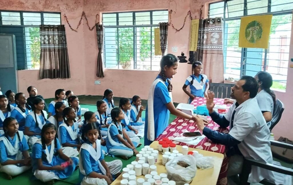 निःशुल्क यूनानी स्वास्थ्य शिविर के माध्यम से 135 बालिकाओं का किया स्वास्थ्य परीक्षण | New India Times