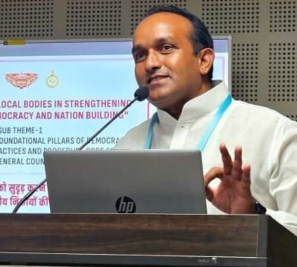 संविधान की कसौटी पर फेल हुए निगम अध्यक्ष, विपक्ष ने की पद से हटाने की मांग | New India Times