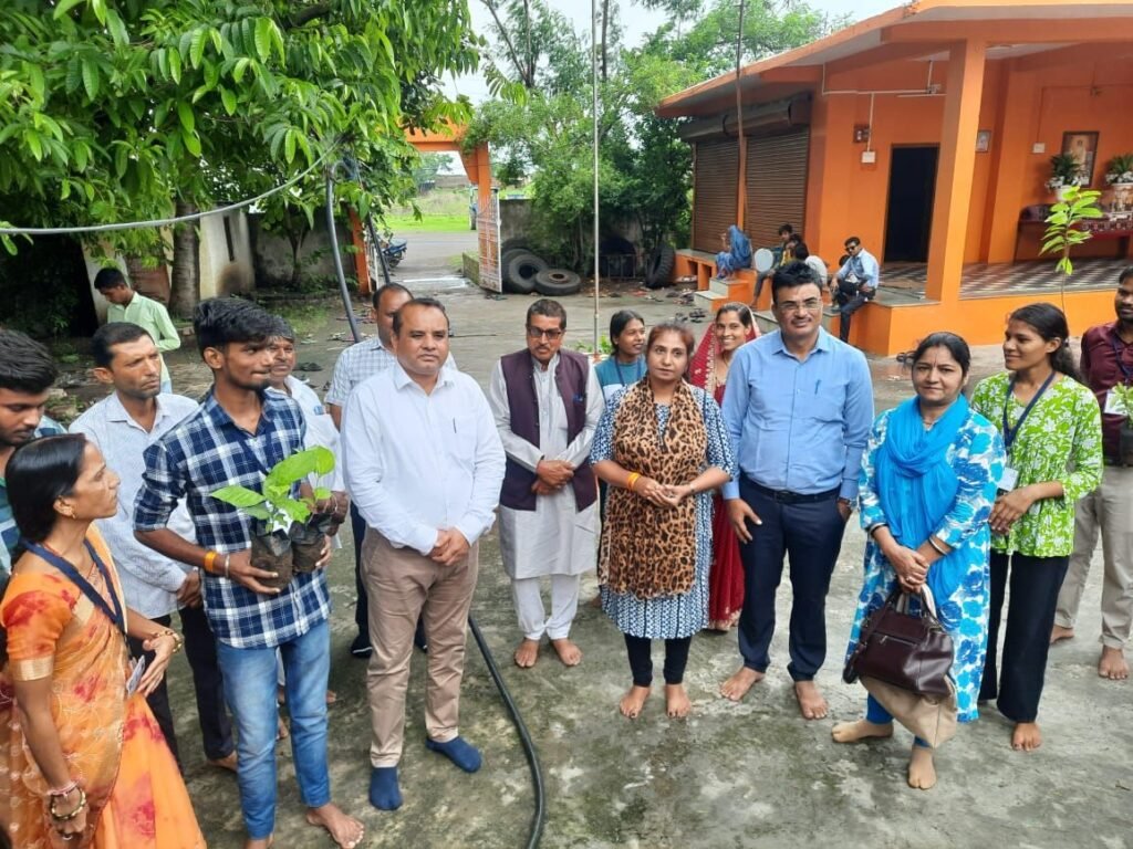 ग्राम ज्ञानपुरा में 'एक पेड़ मां के नाम' अभियान के तहत 1100 नवांकुर पौधों का वितरण, महिलाओं ने लिया संरक्षण का संकल्प | New India Times