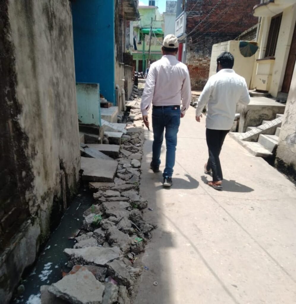 पीपीगंज में जल योजना बनी परेशानी का कारण, टूटी सड़कों से लोग घायल, ठेकेदार पर कार्रवाई की मांग तेज | New India Times