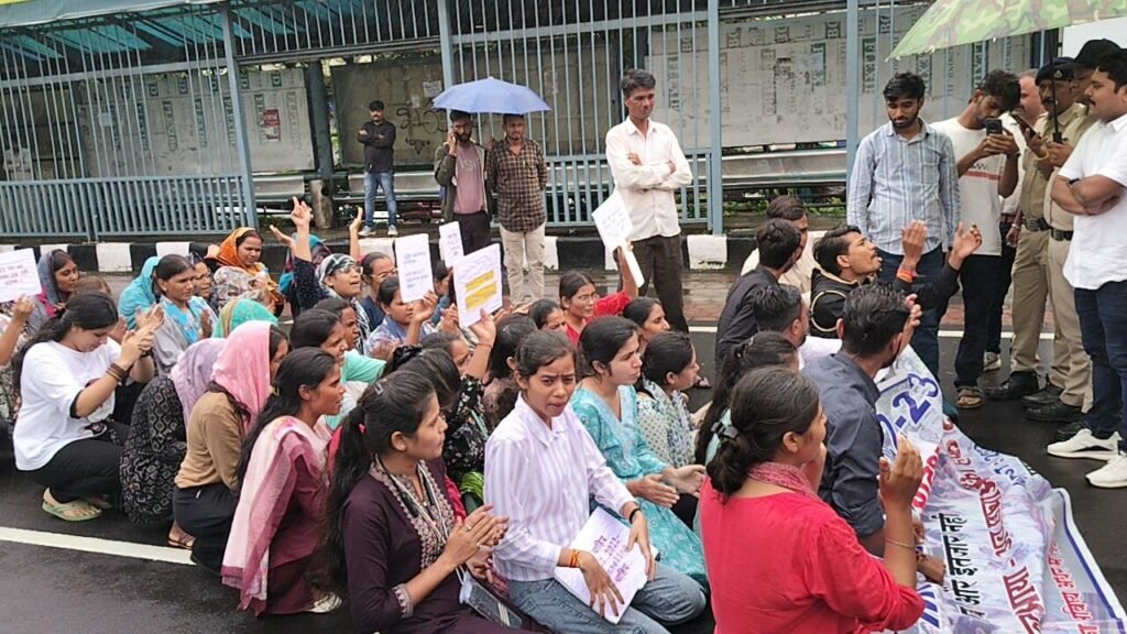 प्री-नर्सिंग सिलेक्शन टेस्ट-2022 का रिजल्ट जारी होने के बावजूद नहीं मिल रहा है प्रवेश, भरी बरसात में एनएसयूआई ने नर्सिंग छात्राओं के साथ किया विरोध प्रदर्शन 3 प्री-नर्सिंग सिलेक्शन टेस्ट-2022 का रिजल्ट जारी होने के बावजूद नहीं मिल रहा है प्रवेश, भरी बरसात में एनएसयूआई ने नर्सिंग छात्राओं के साथ किया विरोध प्रदर्शन | New India Times