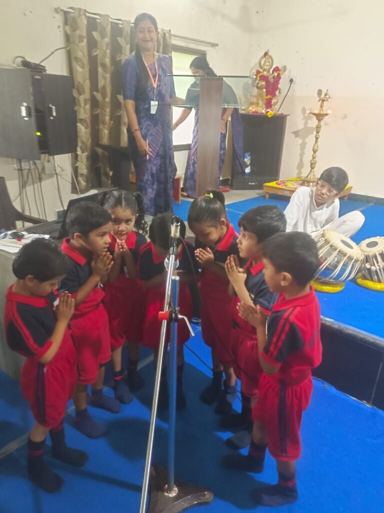 शारदा विद्या मंदिर में अभिभावक अभिमुखीकरण समारोह, सांस्कृतिक कार्यक्रमों और हस्ताक्षर अभियान के साथ हुआ भव्य आयोजन | New India Times