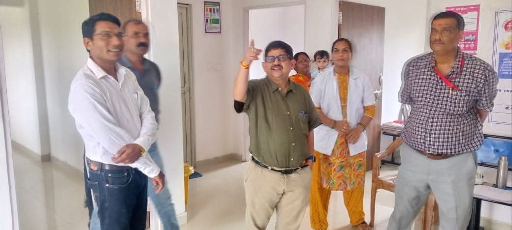 सीएमएचओ के निर्देश पर सुबह की ओपीडी चेक करने फील्ड पर उतरे आधा दर्जन से ज्यादा अधिकारी,विलंब से ओ पी डी पहुंचे 25 चिकित्सकों एवं 55 कर्मचारियों को नोटिस जारी | New India Times