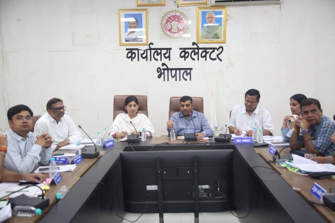 समय-सीमा पत्रों की साप्ताहिक समीक्षा बैठक में भोपाल कलेक्टर ने सभी एसडीएम को भिक्षावृत्ति पर कड़ी कार्यवाही करने का दिया निर्देश | New India Times