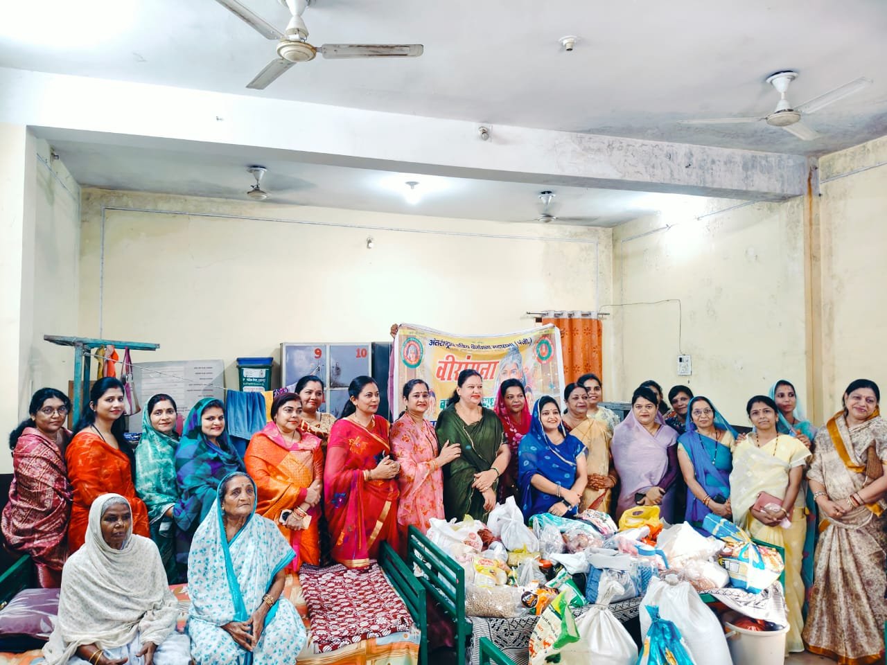 क्षत्रिय वीरांगना महासभा शाखा बुरहानपुर के सदस्यों ने वृद्ध आश्रम जाकर गरीब बुजुर्गों के लिए खाद्य सामग्री की दान | New India Times