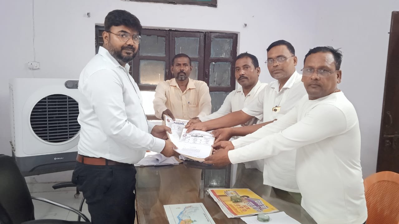 ग्रामीण सफाई कर्मचारियों ने BLO में ड्यूटी न लगाए जाने के सम्बन्ध में SDM को सौंपा ज्ञापन | New India Times