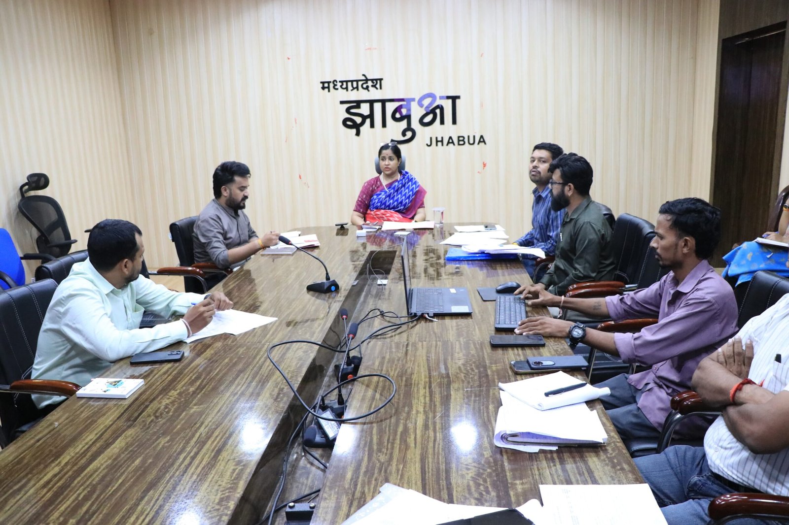 कलेक्टर ने नगरीय प्रशासन विभाग की योजनाओं के क्रियान्वयन के सम्बन्ध में समीक्षा ली बैठक | New India Times