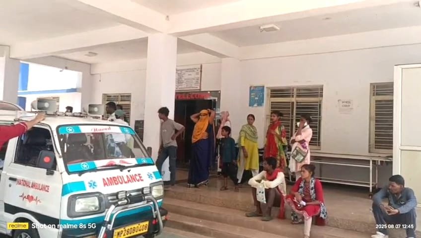 आदिवासी अंचल जुन्नारदेव में स्वास्थ्य व्यवस्था बेबस: गंभीर मरीजों को नहीं मिल रही समय पर एंबुलेंस सेवा | New India Times