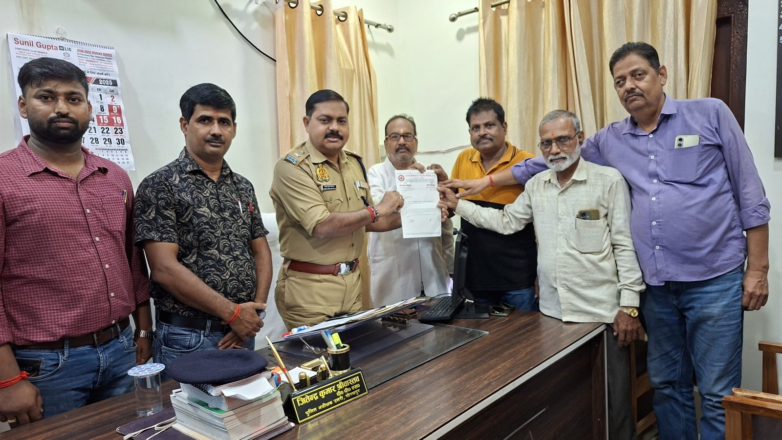 जंगल कौड़ियां के सफाई कर्मी के पुत्र के पिटाई का मामला, राज्य कर्मचारी संयुक्त परिषद ने पुलिस अधीक्षक को सौंपा ज्ञापन | New India Times