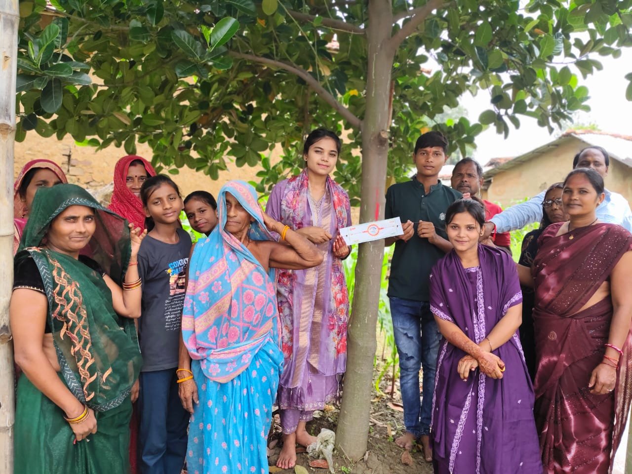 'मोगली पलटन' का सुरक्षा बंधन अभियान: पेड़ों को राखी बांधकर दी संरक्षण की सीख | New India Times