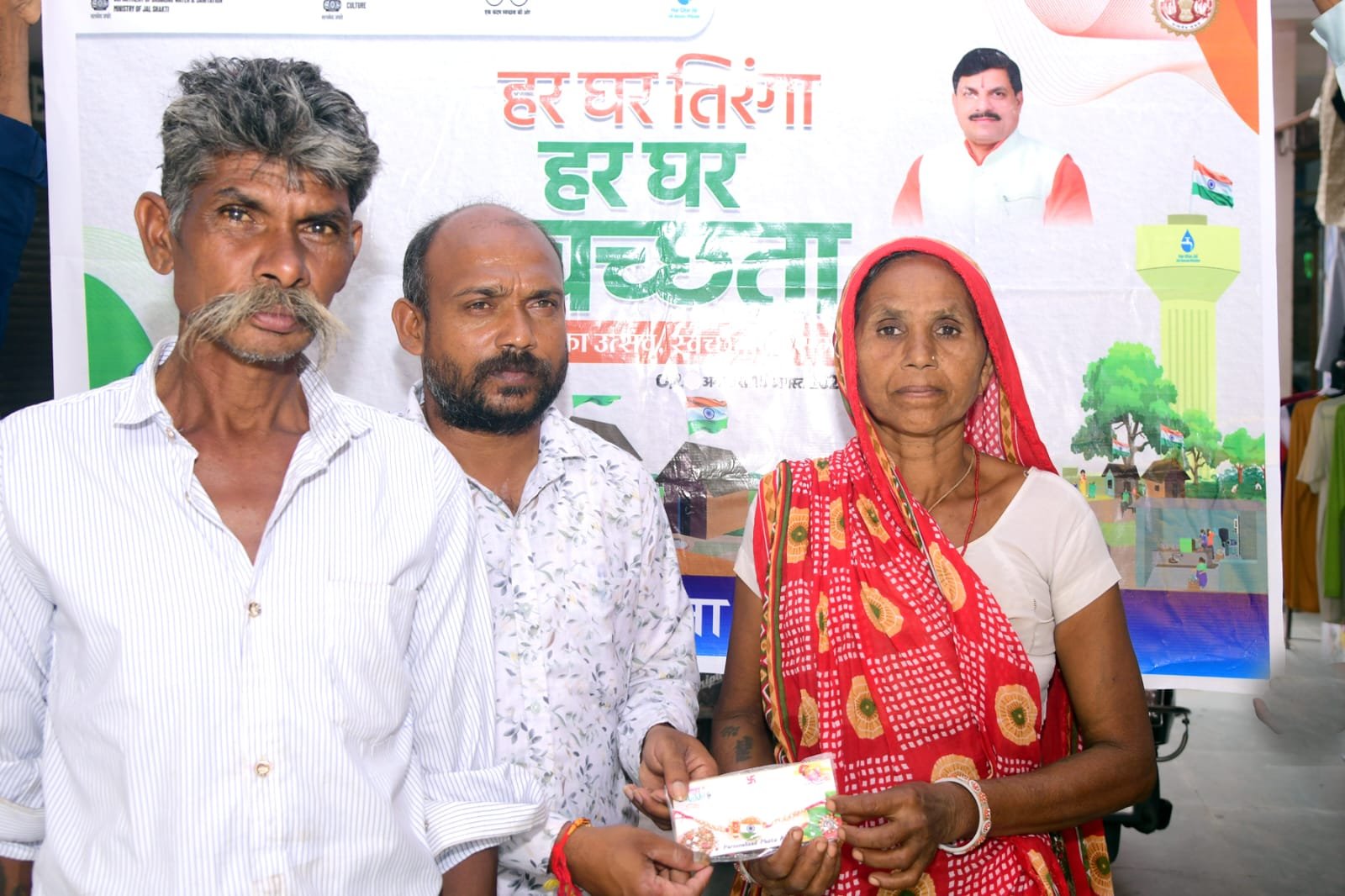 मेघनगर में ‘हर घर तिरंगा, हर घर स्वच्छता’ अभियान के तहत तिरंगा राखी वितरण | New India Times