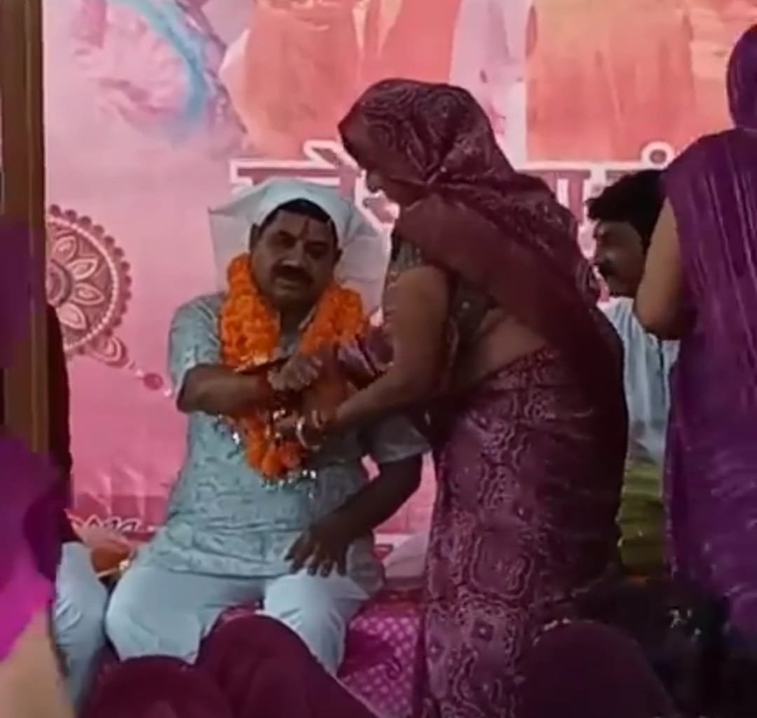 अमानगंज में सैकड़ों महिलाओं ने बांधी विधायक डॉ. राजेश वर्मा को राखी | New India Times