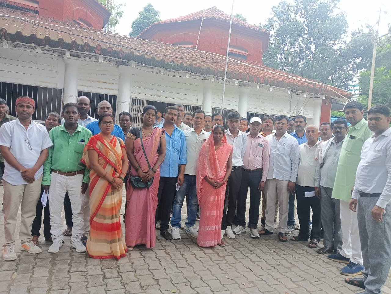 गोरखपुर एसएसपी को ग्रामीण सफाई कर्मचारियों ने दिया ज्ञापन | New India Times