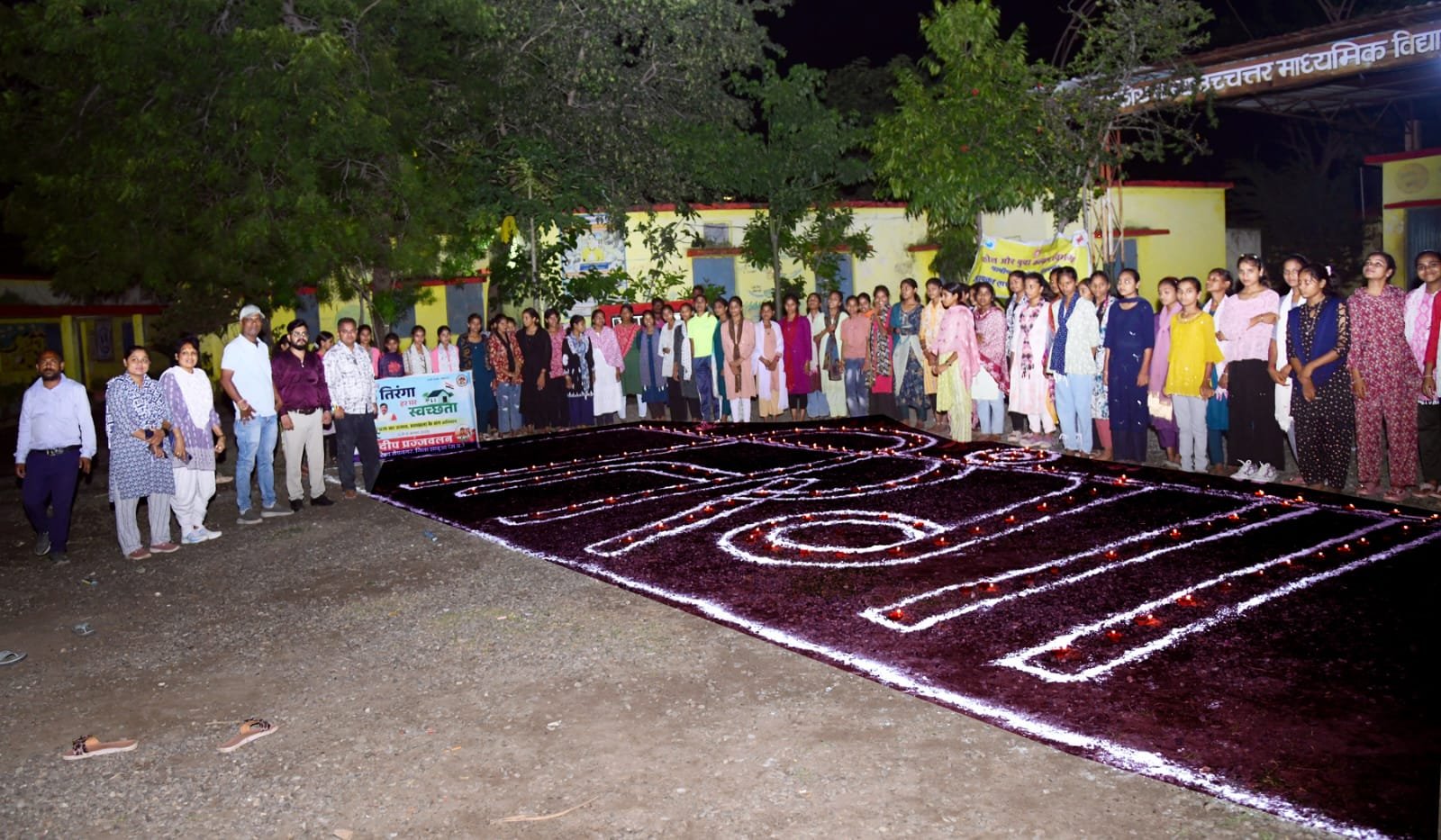 मेघनगर कन्या स्कूल की छात्राओं ने 150 से अधिक दीप प्रज्वलित कर तिरंगा रेखांकित कर मनाया उत्सव | New India Times