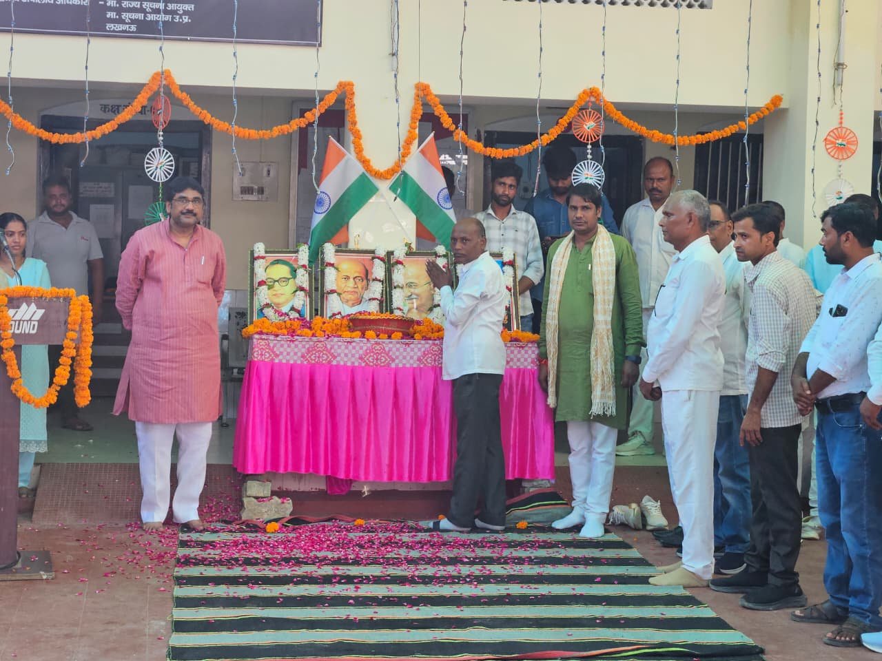 नगरपालिका अध्यक्ष ने ध्वजारोहण कर सफाईकर्मियों को किया सम्मानित | New India Times