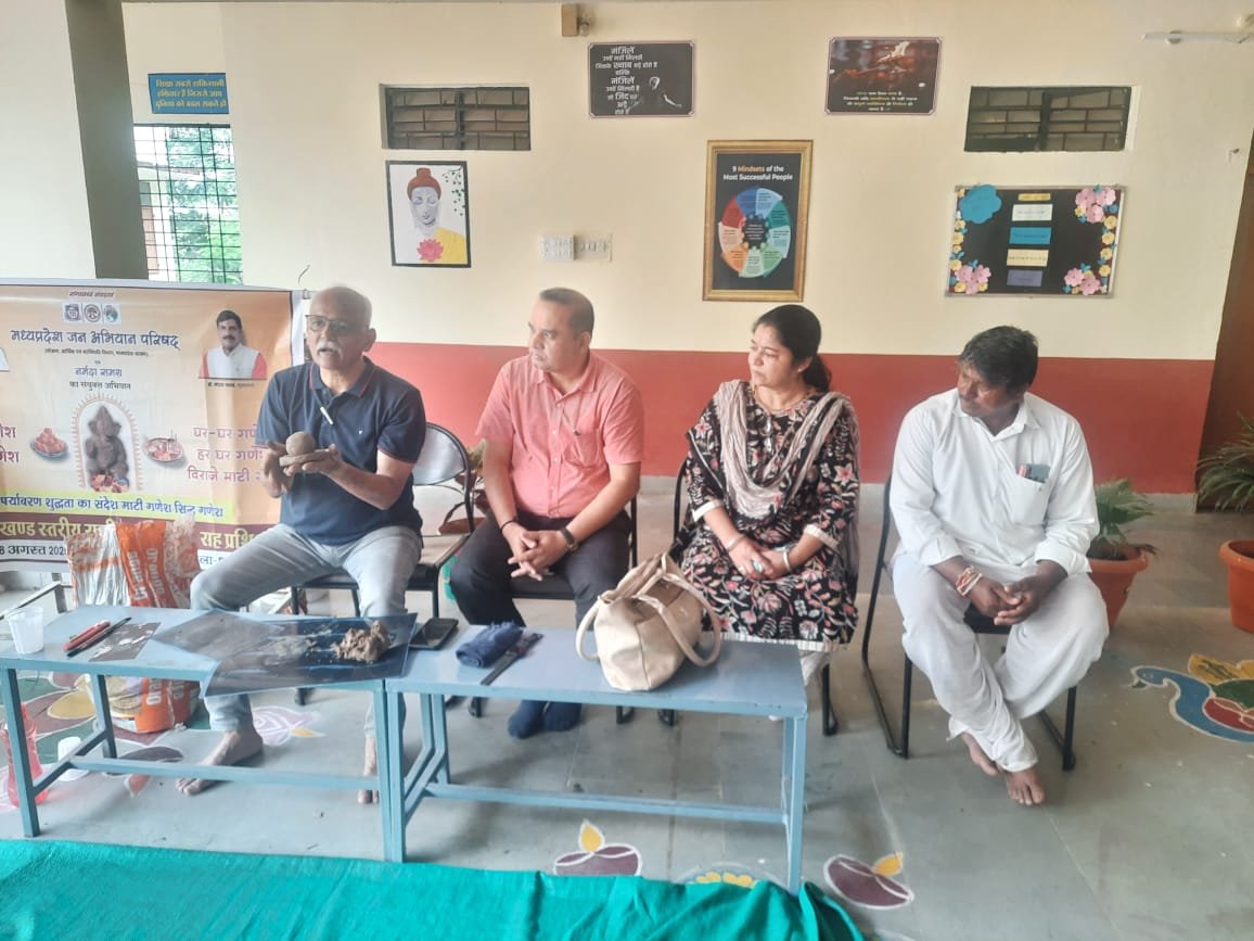 धार में प्रशिक्षण कार्यक्रम: मिट्टी के गणेश ही क्यों हैं श्रेष्ठ, जानिए पुराणों का महत्व | New India Times
