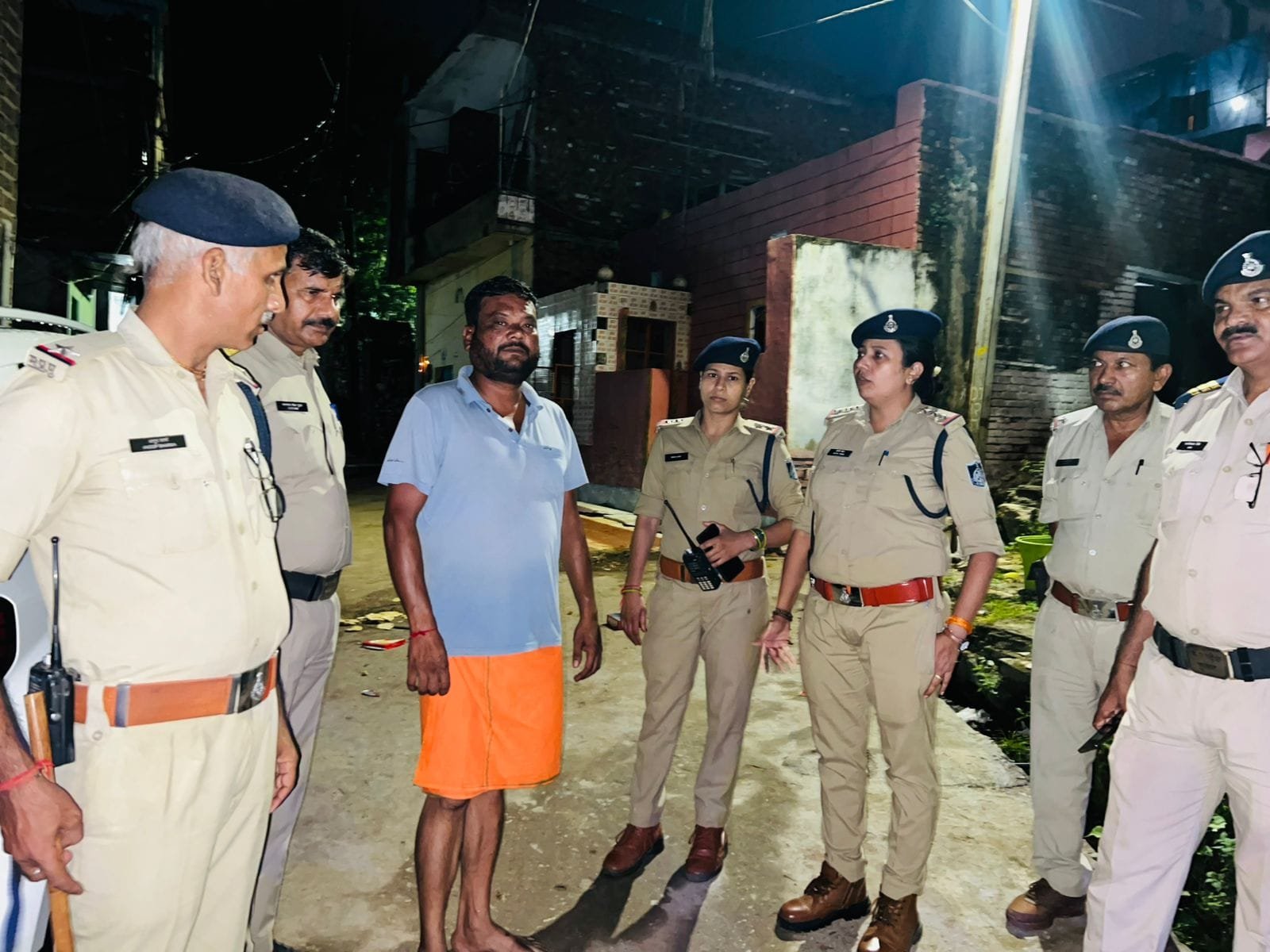 ग्वालियर पुलिस की बड़ी कार्रवाई : कॉम्बिंग गश्त में 271 वारंटियों की गिरफ्तारी, 322 गुण्डा-हिस्ट्रीशीटरों की चेकिंग | New India Times