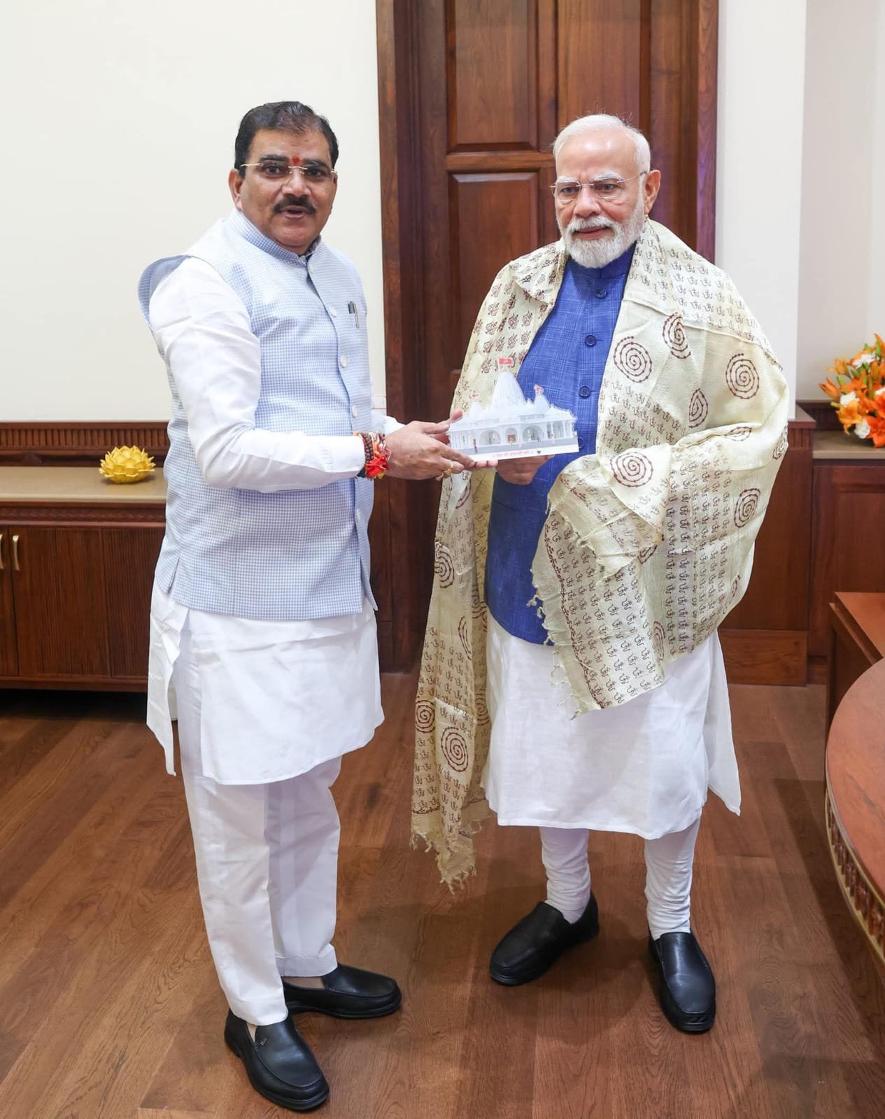 सांसद ज्ञानेश्वर पाटील ने पीएम मोदी से की मुलाकात, खंडवा संसदीय क्षेत्र के लिए विशेष पैकेज की मांग 1 सांसद ज्ञानेश्वर पाटील ने पीएम मोदी से की मुलाकात, खंडवा संसदीय क्षेत्र के लिए विशेष पैकेज की मांग | New India Times