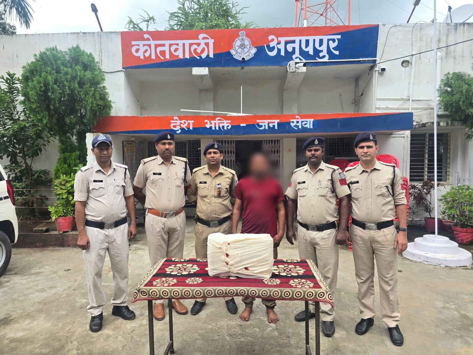 अनूपपुर पुलिस ने गांजा तस्कर को 06 किलो गांजा के साथ किया गिरफ़्तार | New India Times