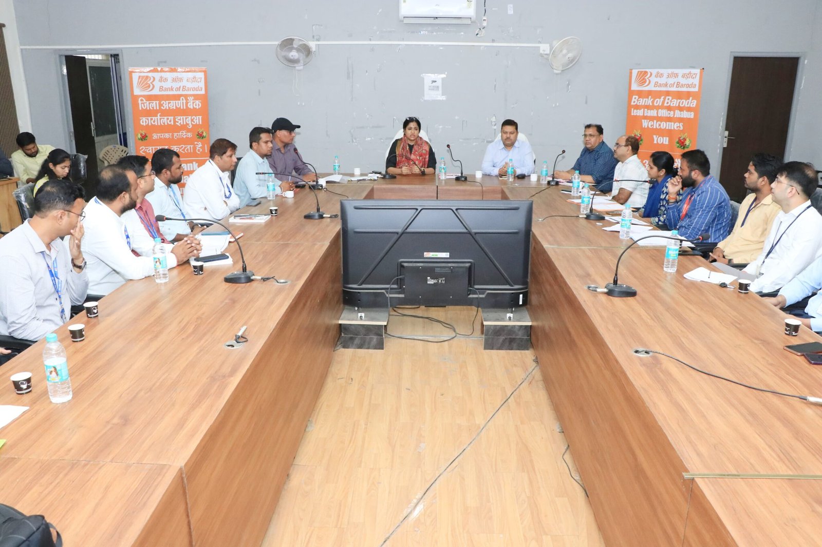 झाबुआ में कलेक्टर नेहा मीना की अध्यक्षता में बैठक, खरीफ 2025 हेतु के.सी.सी. खातों का शत-प्रतिशत सैचुरेशन करने के निर्देश | New India Times