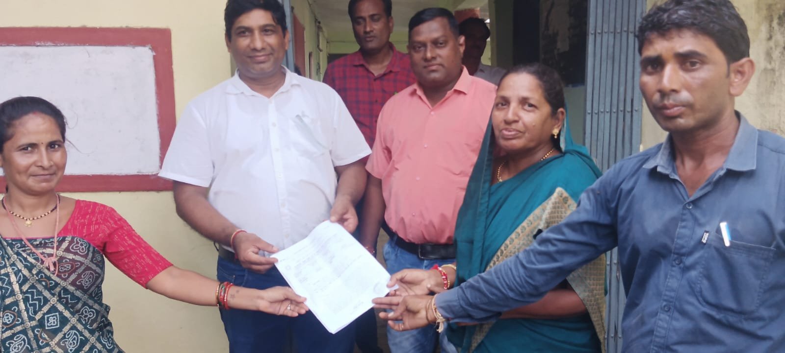 मध्यान्ह भोजन की राशि न मिलने से स्व सहायता समूह की महिलाएं परेशान, सरकार से न्याय की मांग | New India Times