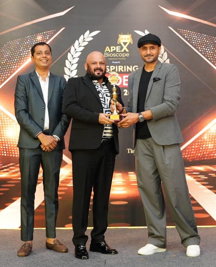 मुंबई हलचल के संपादक दिलशाद एस. खान को मिला Times Applaud Inspiring Leaders Award 2025 1 मुंबई हलचल के संपादक दिलशाद एस. खान को मिला Times Applaud Inspiring Leaders Award 2025 | New India Times