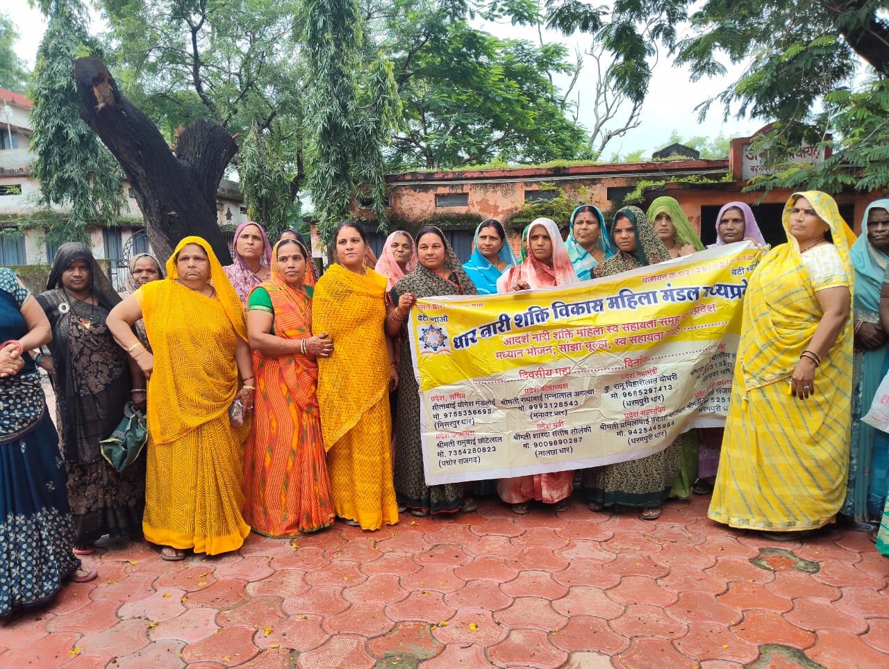मुख्यमंत्री के नाम एस.डी.एम को दिया समूह की महिलाओं ने ज्ञापन,  4 महीने से राशि जमा नहीं होने से हो रही हैं परेशान | New India Times