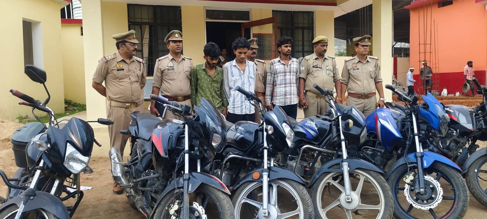 सोनभद्र पुलिस की बड़ी कार्रवाई : चोरी की 6 मोटरसाइकिलों संग 3 चोर गिरफ्तार, 2 फरार | New India Times