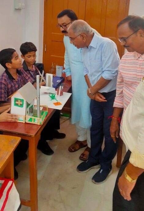 बाल वैज्ञानिकों की रचनात्मकता निखारने हेतु आनन्दराम ढांढनियाँ सरस्वती विद्या मंदिर में विज्ञान मेला | New India Times